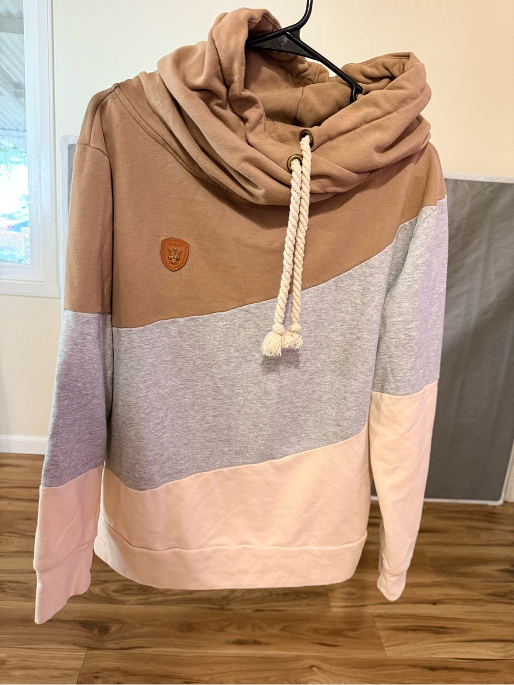 Zele Colorblock Turtleneck Sweater in Brown, Gray & Pink